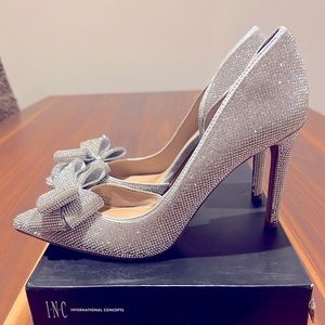 Ladies Size 9 Jeweled INC Pumps w/Bow